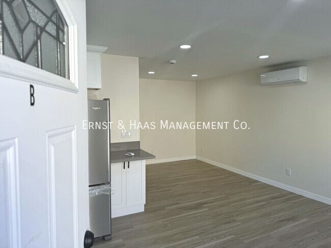 Foto del edificio - 774B Cherry Ave