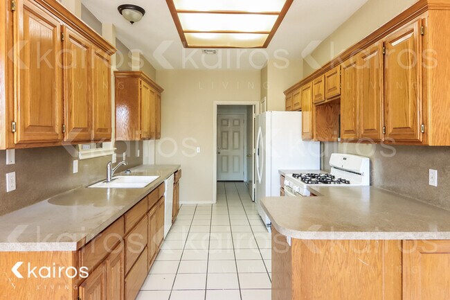 Foto del edificio - 705 SW 154th Pl