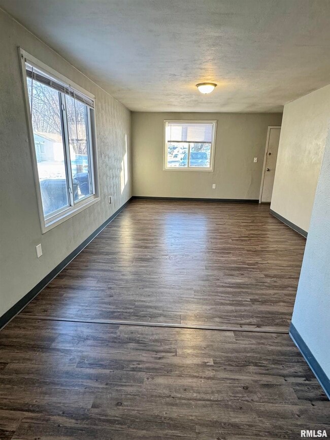 Building Photo - 902 39th St Ct