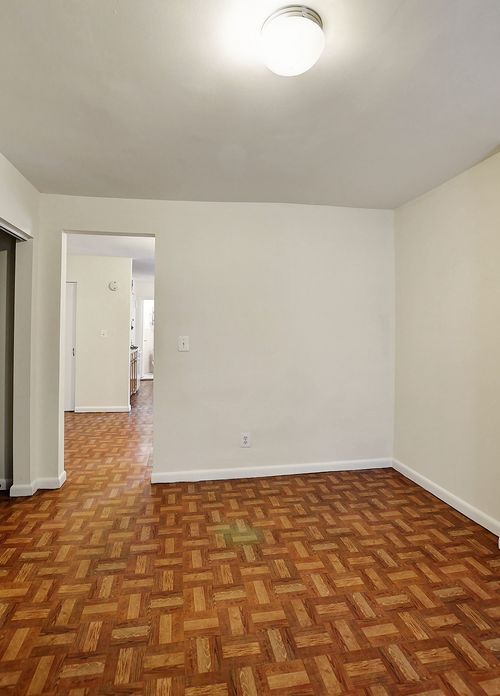 Building Photo - 470 E 70th St