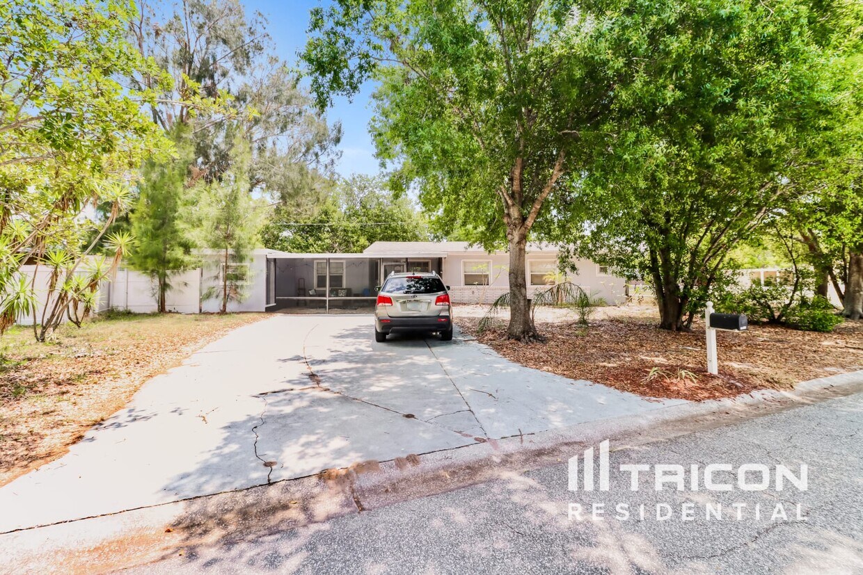 Primary Photo - 7001 Onyx Dr N