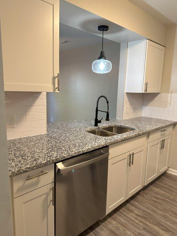 Kitchen - 403 71st Ave N