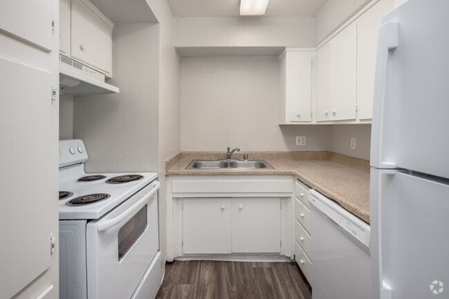 3BR, 2BA - 1100SF - Cocina - The Madison