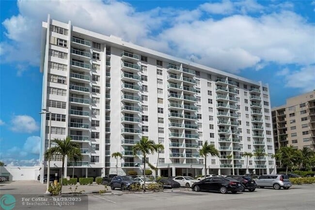 Foto del edificio - 2841 NE 163rd St
