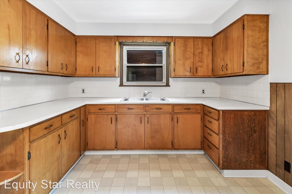 Primary Photo - 4 br, 1.5 bath House - 9512 Garfield Blvd
