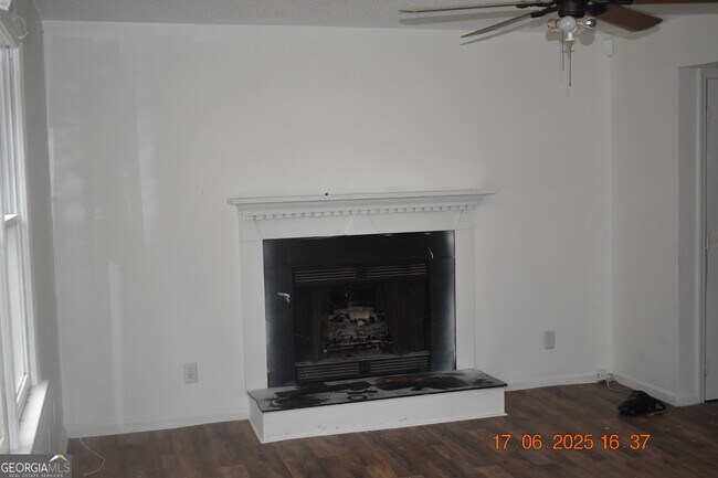 Building Photo - 4403 Azalea Dr