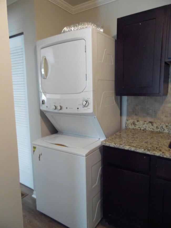 Building Photo - 2157 Cypress Dr