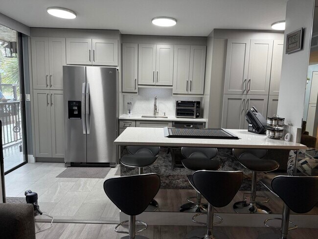 Foto del edificio - 3400 Blue Lake Dr