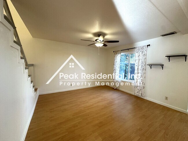 Building Photo - Very Nice 3bd/2.5ba Townhouse near UCD Med...