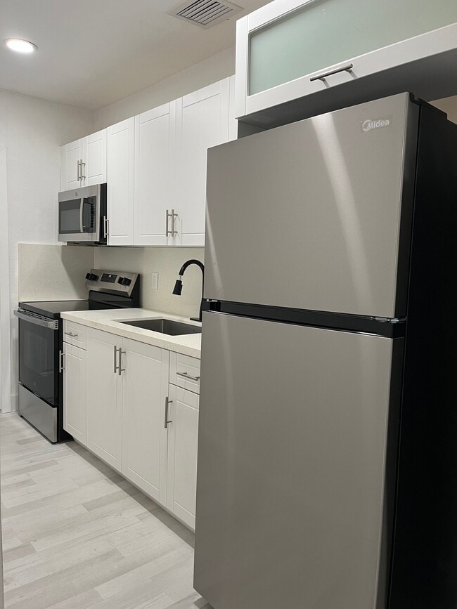 Photo - 4220 SW 21st St Apartment