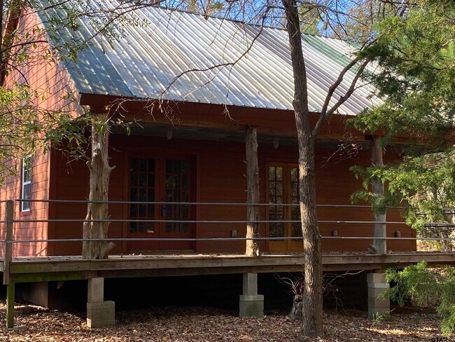 Building Photo - 245 Community Ln