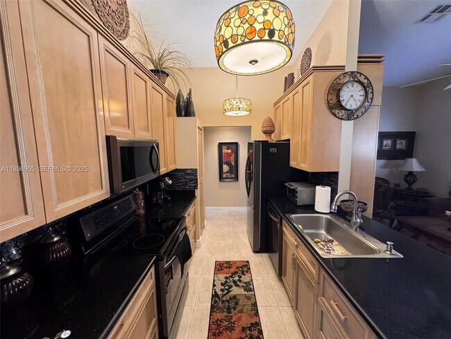 Foto del edificio - 705 SE 3rd Ln