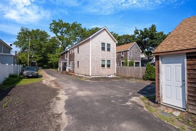 Building Photo - 644 Roanoke Ave