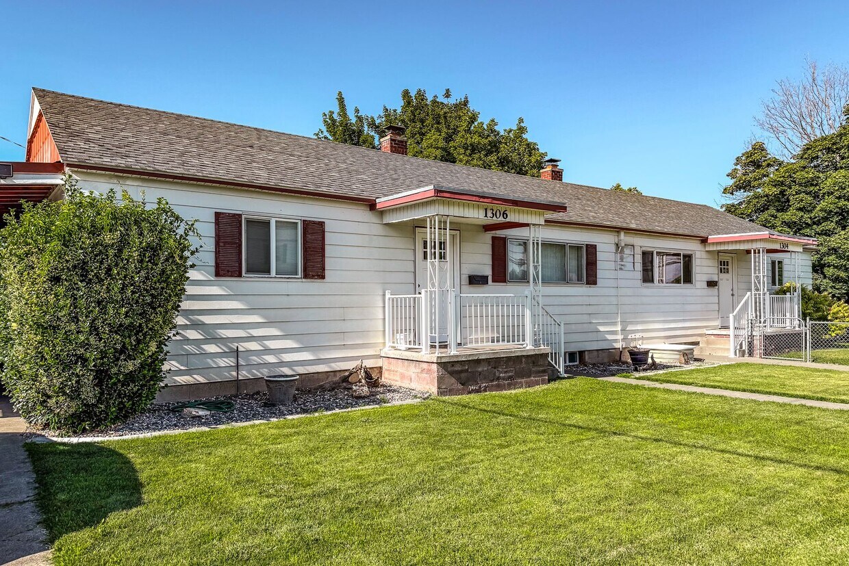 Foto principal - 2-Bed 1-Bath Duplex Unit in the Heart of R...