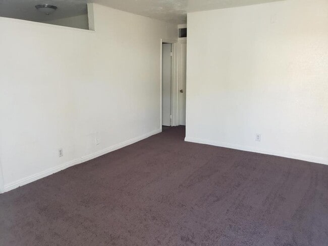 Building Photo - 2108 Sunrise Ave
