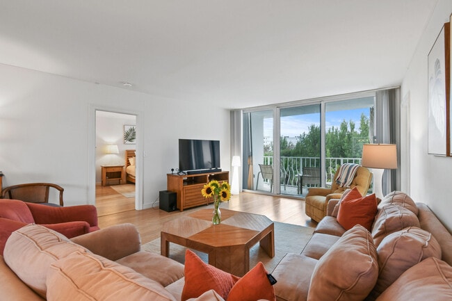 Foto del edificio - 2774 S Ocean Blvd