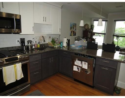 Building Photo - 208 I St