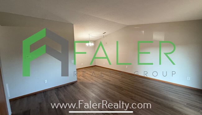 Foto del edificio - Updated Second Floor Condo w/ Dedicated En...