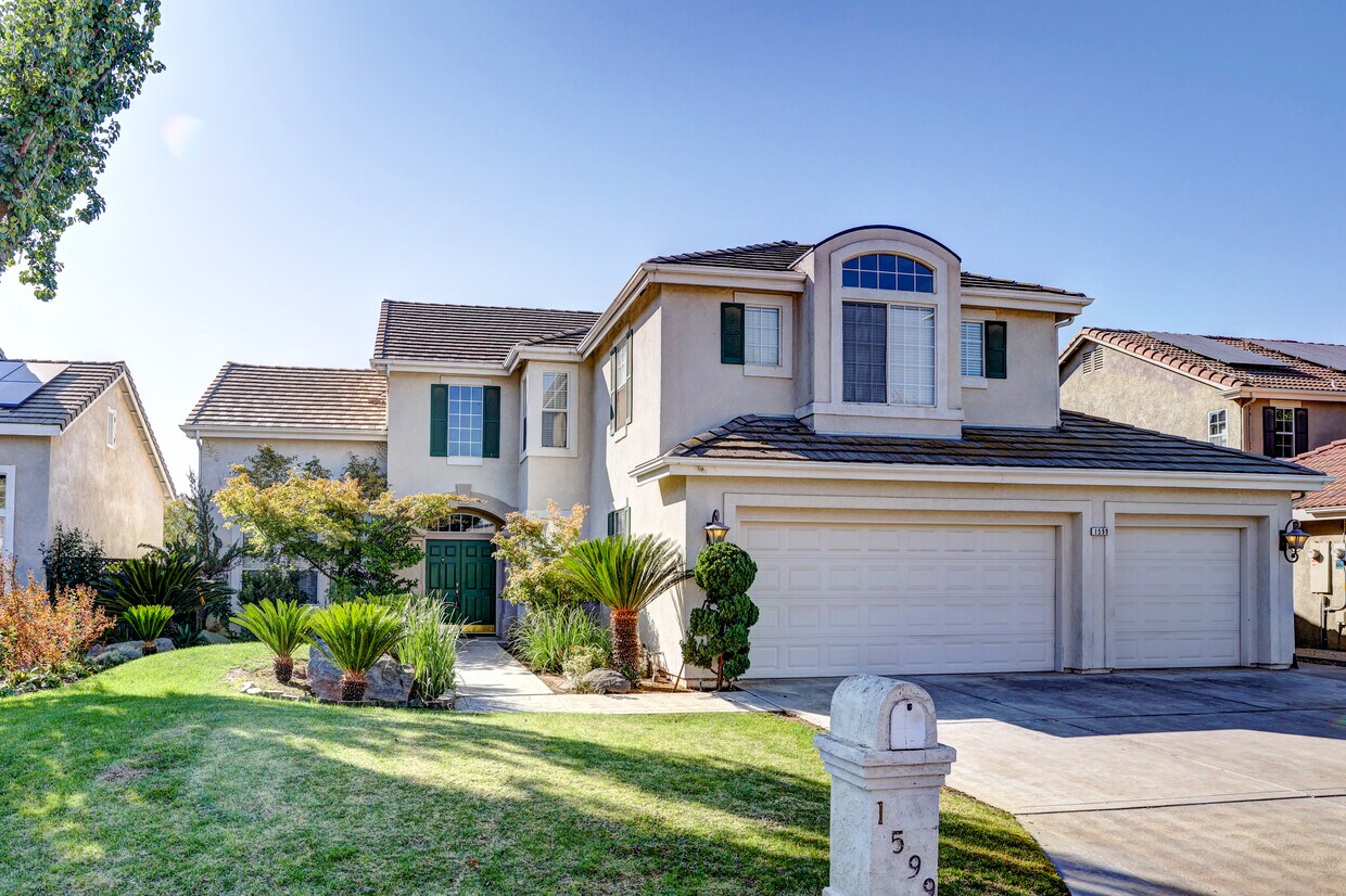 Primary Photo - 1599 E La Quinta Dr