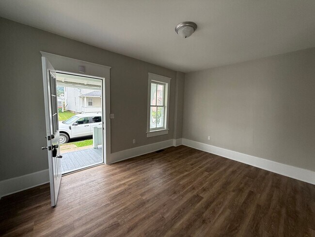 Foto del edificio - Charming 3-Bedroom Single-Family Home | Se...