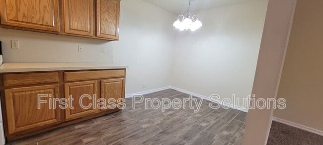 Building Photo - 1130 N Gardner Ave