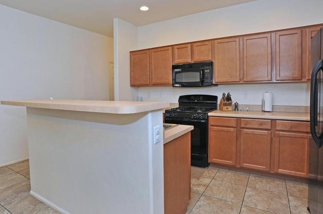 Building Photo - 11822 W Farmall Dr