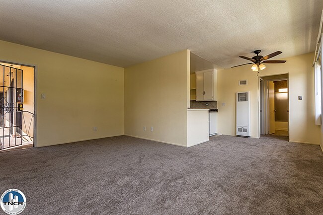 Foto del edificio - 10949 Pioneer Blvd