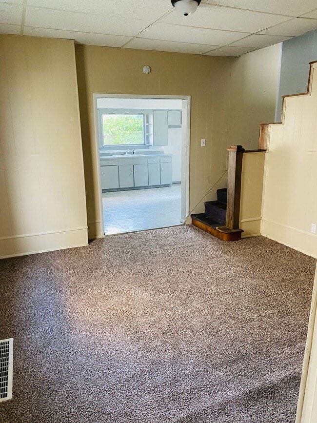 Building Photo - 2 bedroom single family home ready now