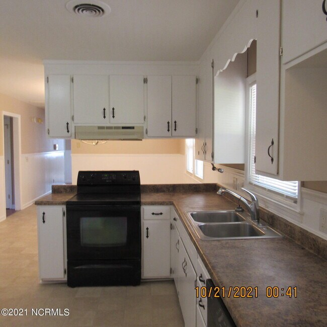 Building Photo - 302 Brookfield Dr