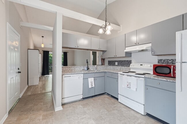 Building Photo - 4610 Woodside Dr