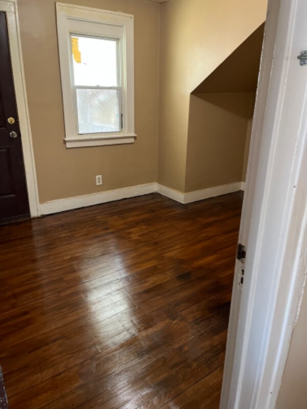 Building Photo - 6490 Rosemont Ave
