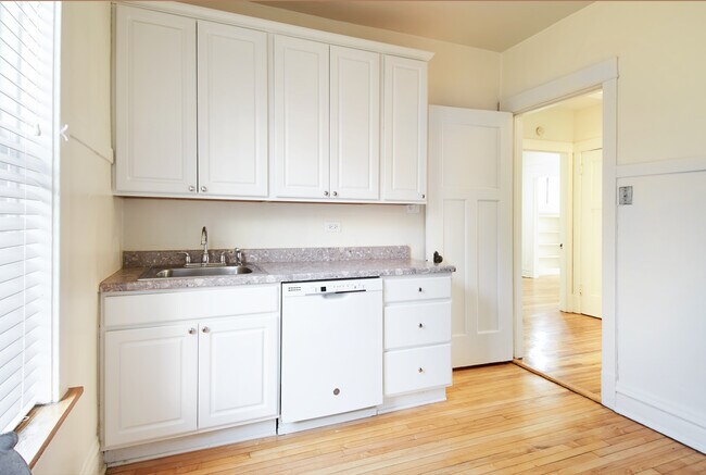 Building Photo - 2823 N Mildred Ave