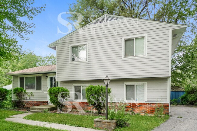 Foto del edificio - Spacious 4BR 1.5BA Home
