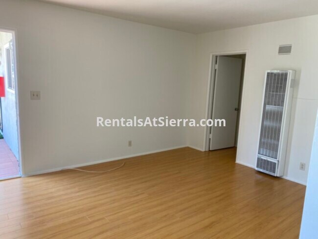 Foto del edificio - 2337 Montrose Ave