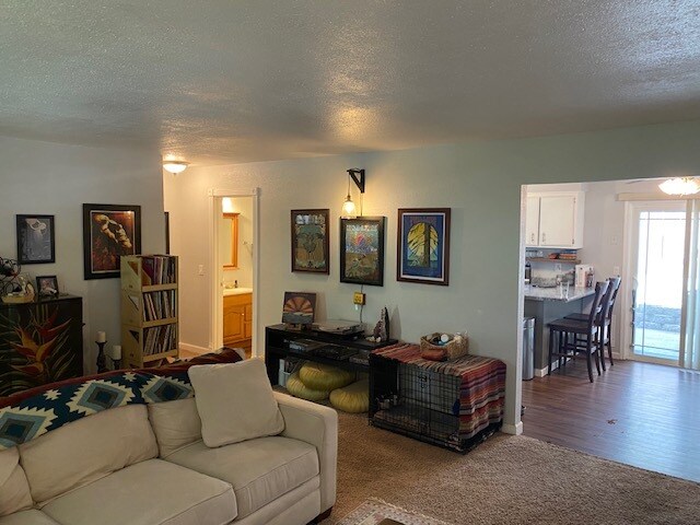 Building Photo - 817 Carmen Dr