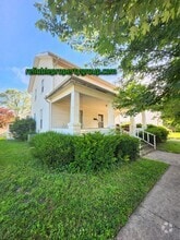 Building Photo - 113 E 3rd St