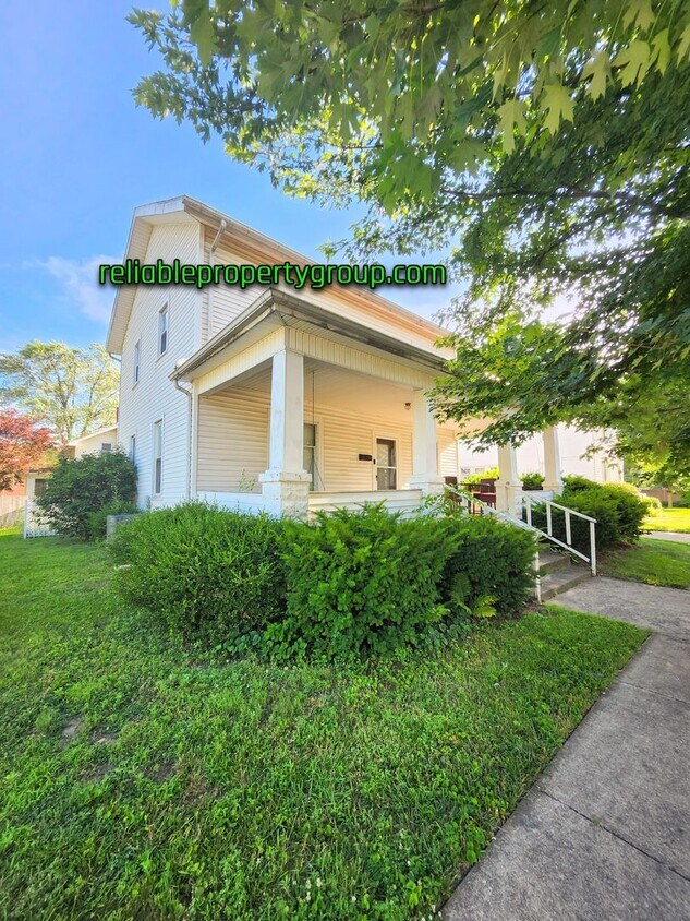 Foto principal - 113 E 3rd St