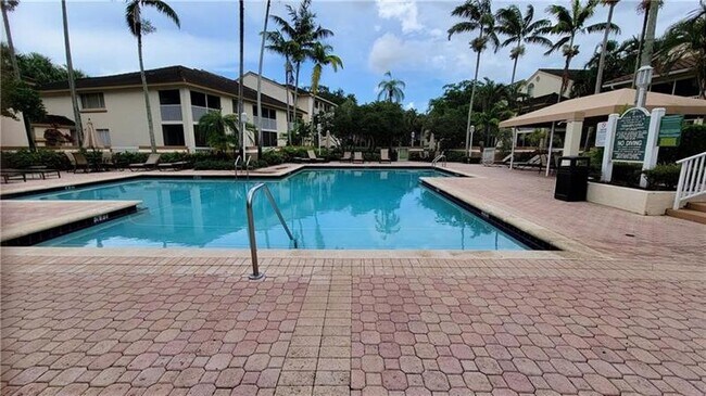 Foto del edificio - 18102 Glenmoor Dr