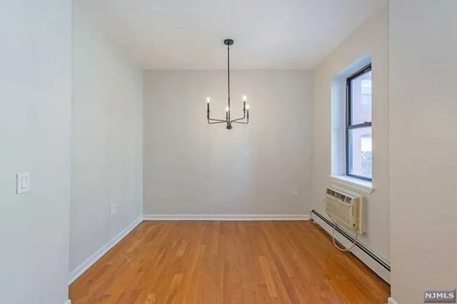 Building Photo - 263 10th St