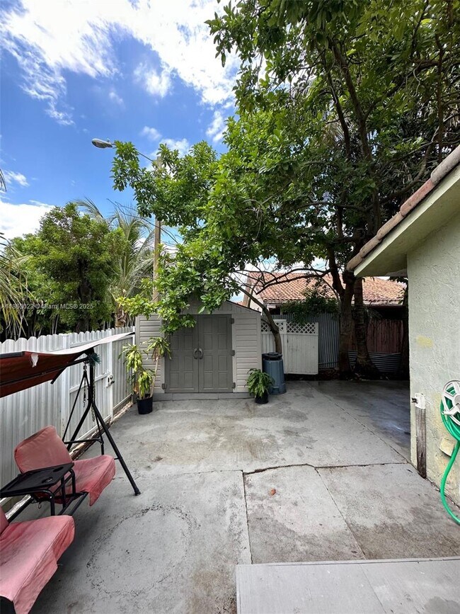 Foto del edificio - 10399 NW 127th St