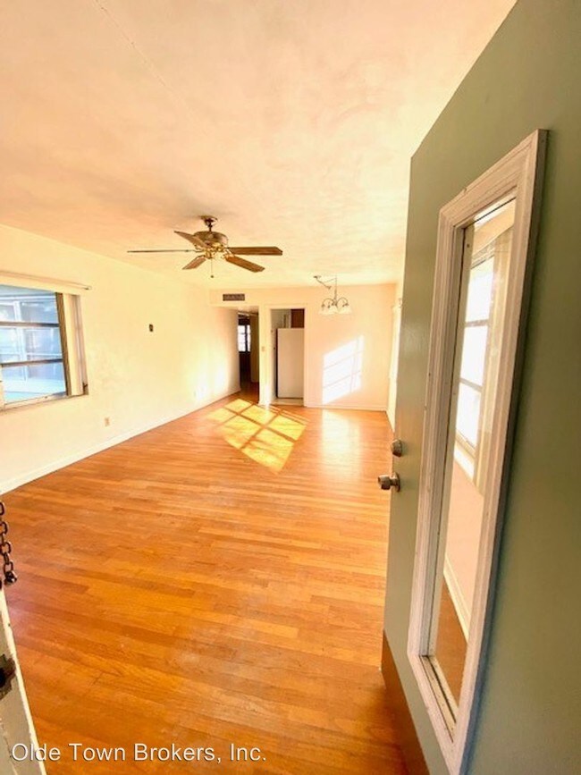 Building Photo - 2 br, 1 bath House - 221 E. 11th Avenue