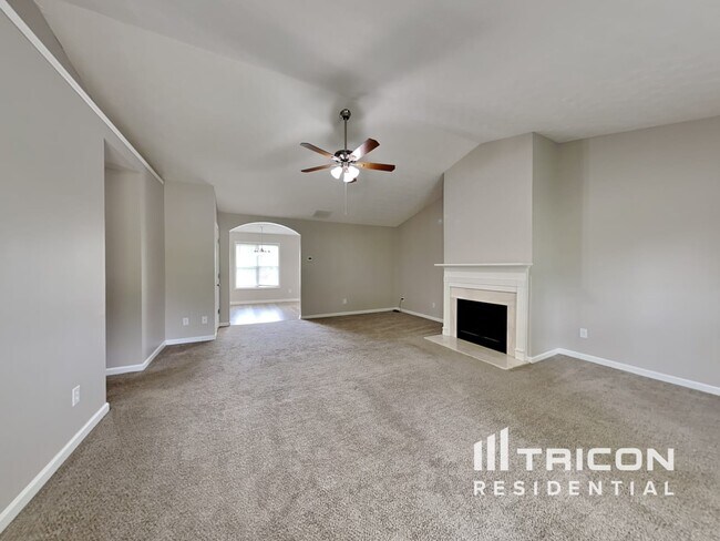 Building Photo - 347 Royal Oaks Dr