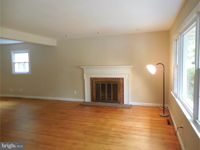 Building Photo - 1232 Chesterfield Rd