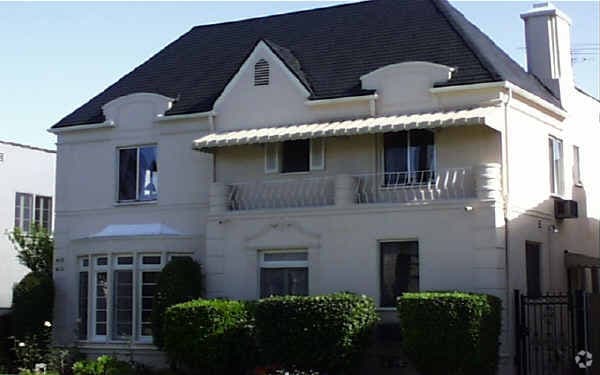 Building Photo - 428 S Palm Dr