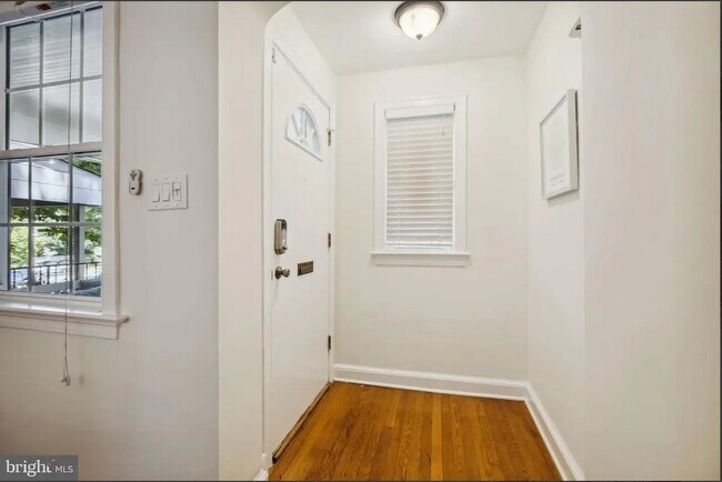 Foto del edificio - 1770 Hobart St NW