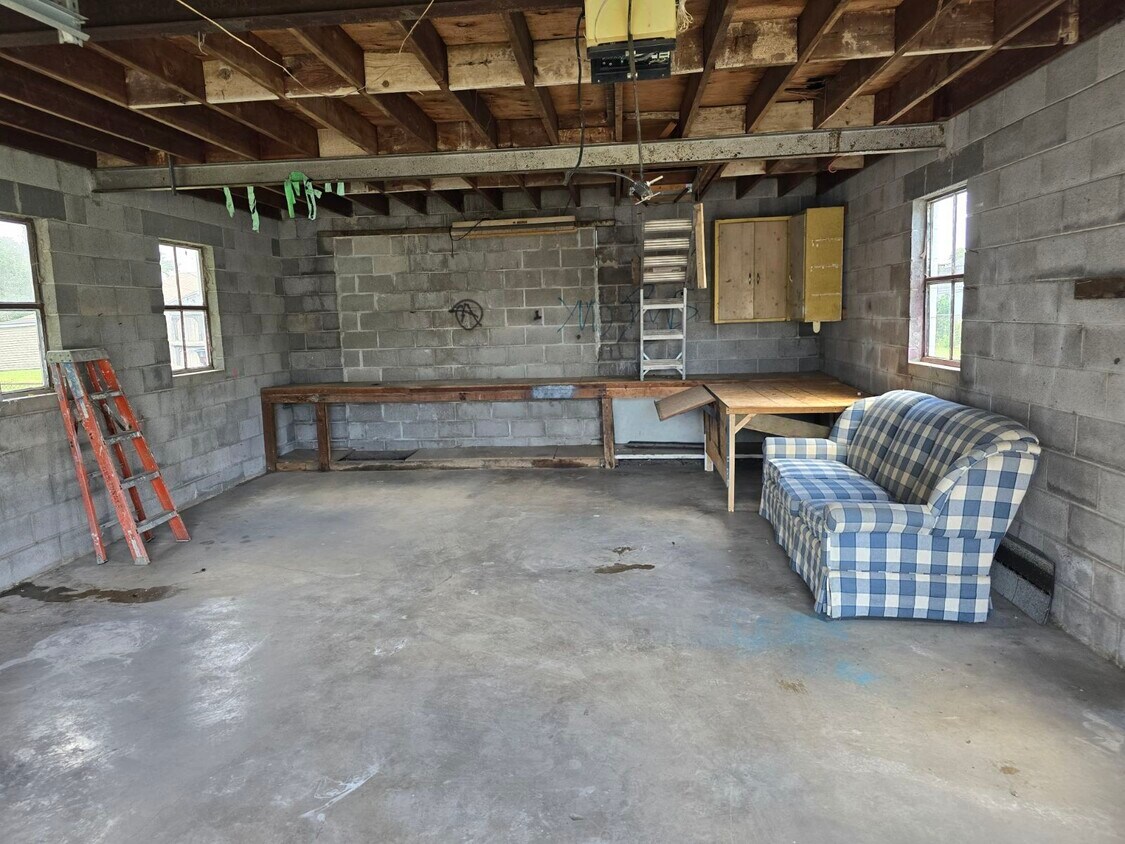 Building Photo - 2150 N Webster St