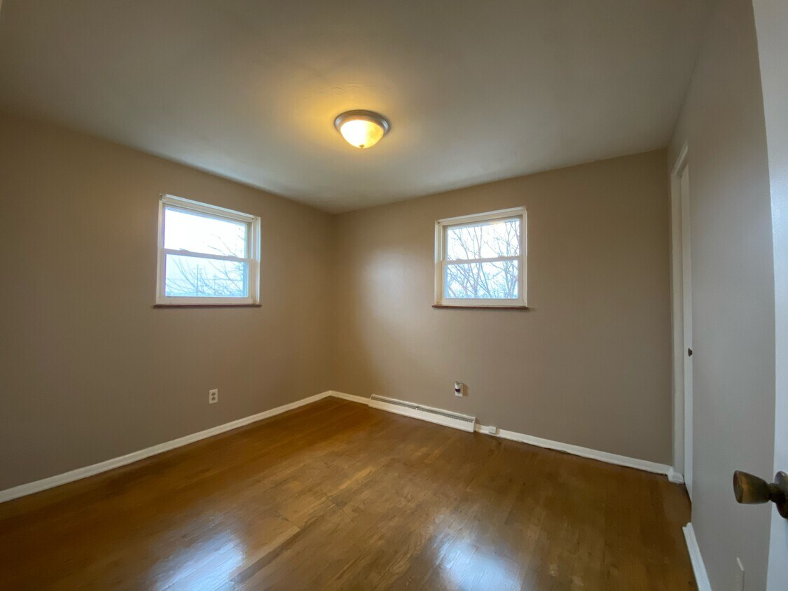 bedroom 1 - 1907 Carter Ave