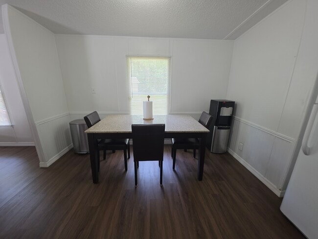 Building Photo - 2160 Milrose Dr