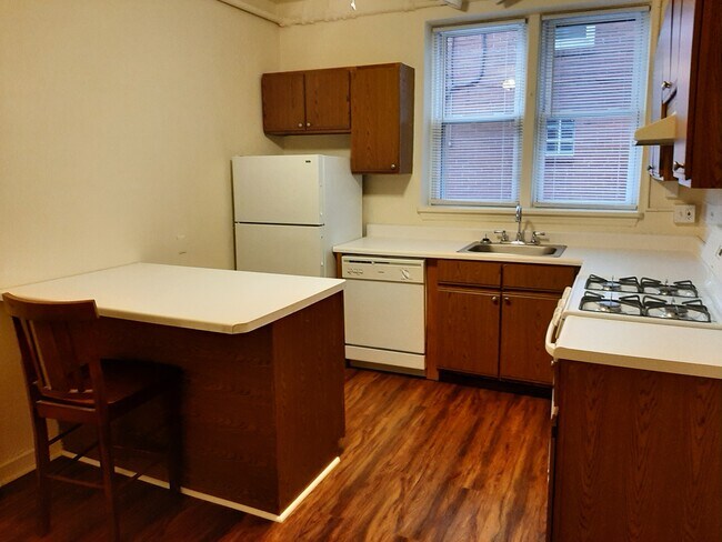 Building Photo - 621 Southcrest Dr