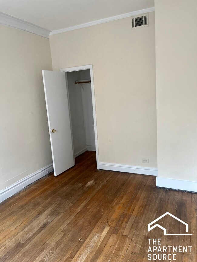 Building Photo - 2408 W 63rd St